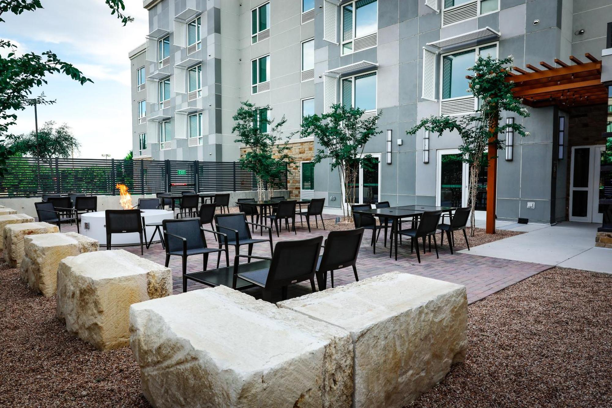 Four Points By Sheraton Austin Airport Bagian luar foto